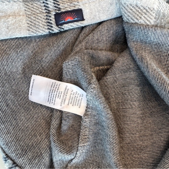 Faherty Mens’s Legend Sweater Shirt - Grey and Navy plaid size Large. - Picture 4 of 5